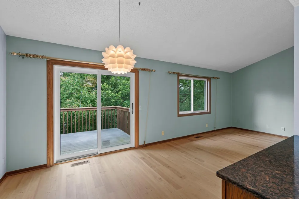 977 Heritage Court E Vadnais Heights, MN 55127