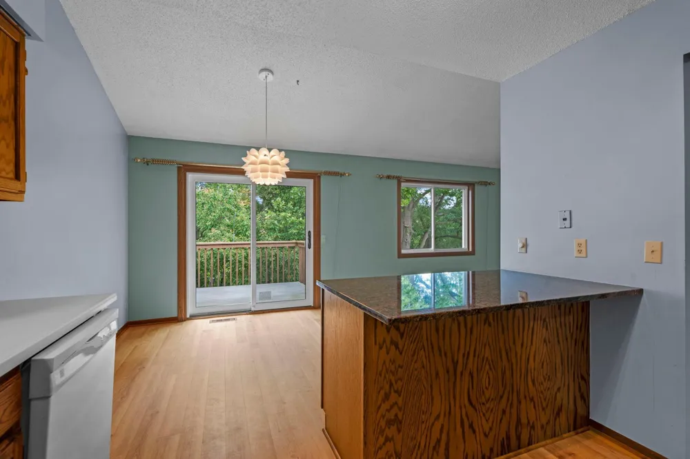 977 Heritage Court E Vadnais Heights, MN 55127