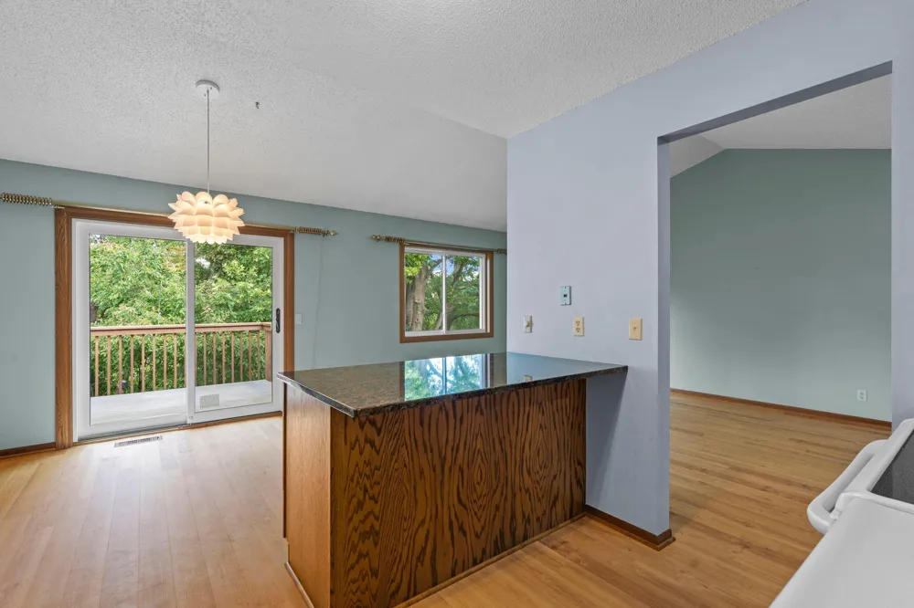 977 Heritage Court E Vadnais Heights, MN 55127