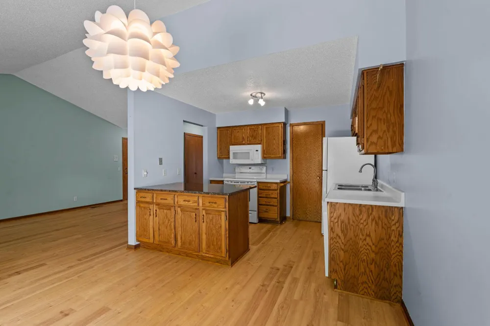 977 Heritage Court E Vadnais Heights, MN 55127