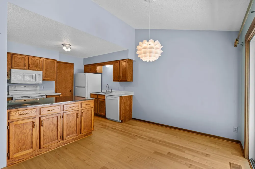 977 Heritage Court E Vadnais Heights, MN 55127
