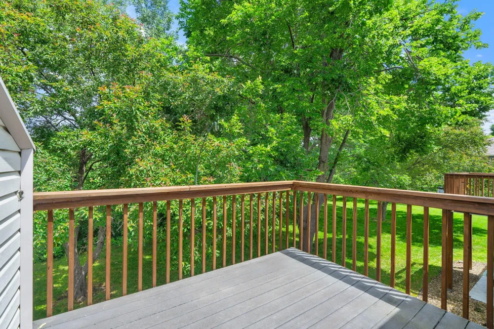 977 Heritage Court E Vadnais Heights, MN 55127