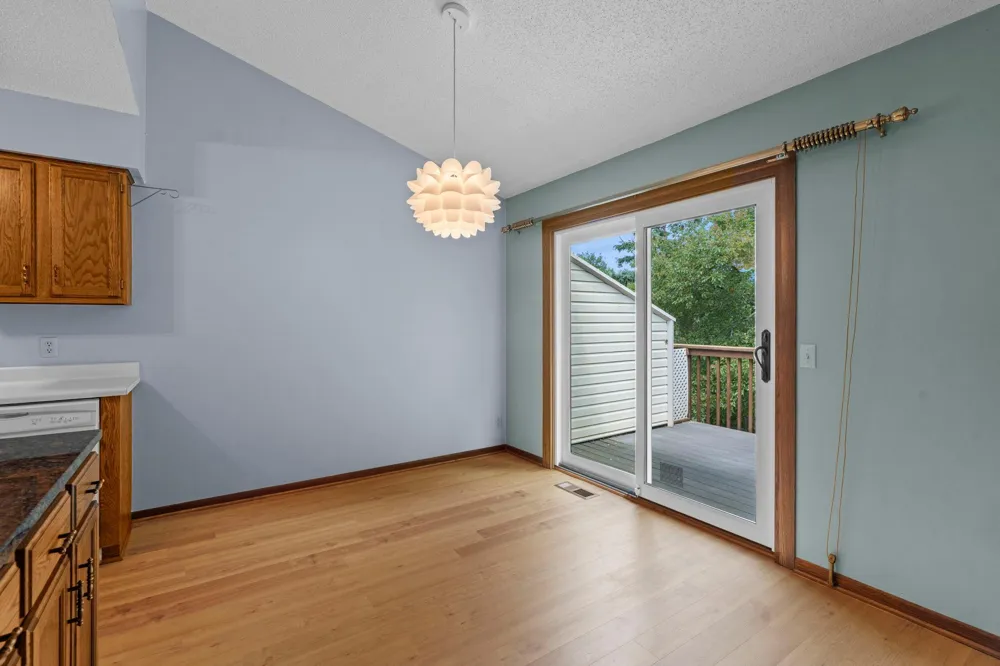 977 Heritage Court E Vadnais Heights, MN 55127