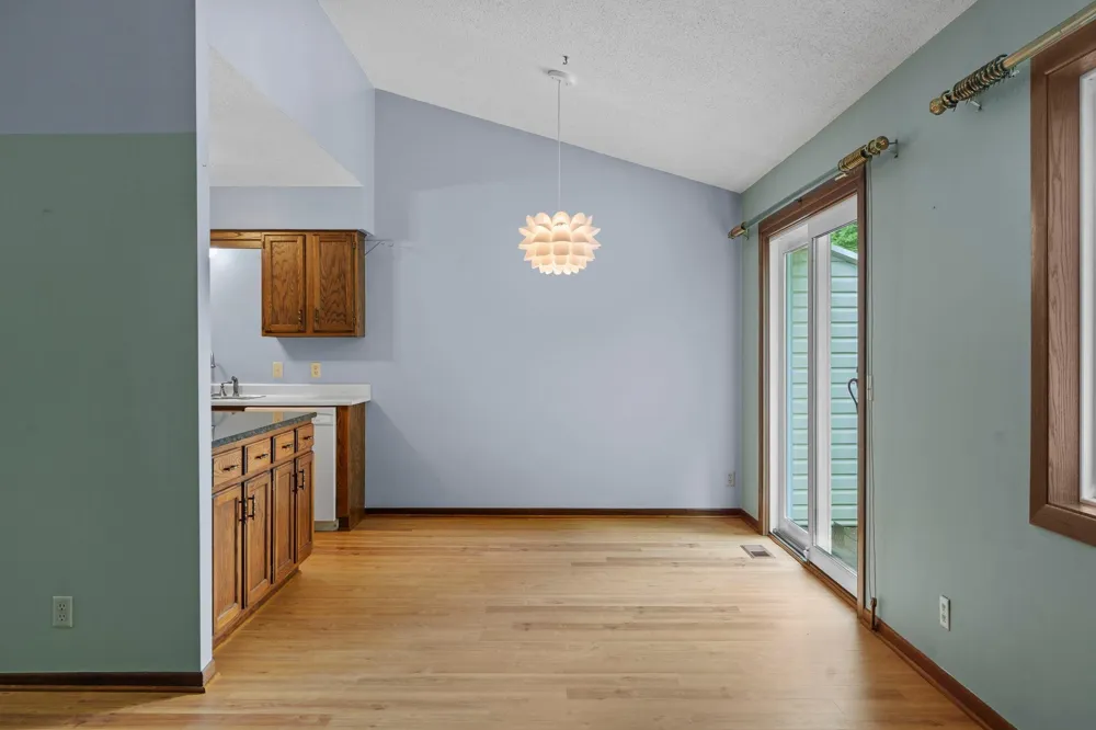 977 Heritage Court E Vadnais Heights, MN 55127