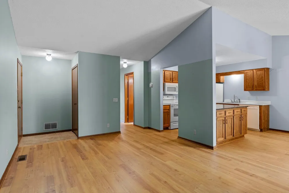 977 Heritage Court E Vadnais Heights, MN 55127