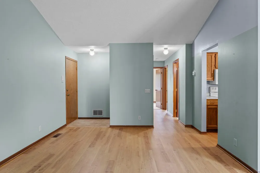 977 Heritage Court E Vadnais Heights, MN 55127
