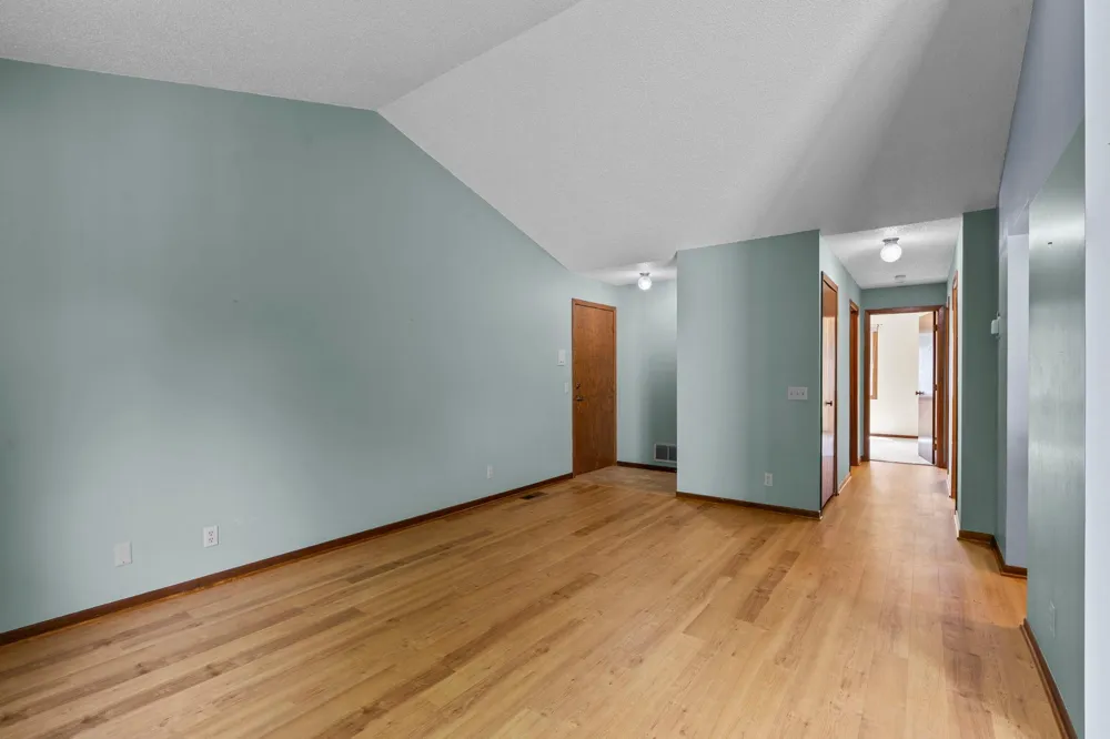 977 Heritage Court E Vadnais Heights, MN 55127
