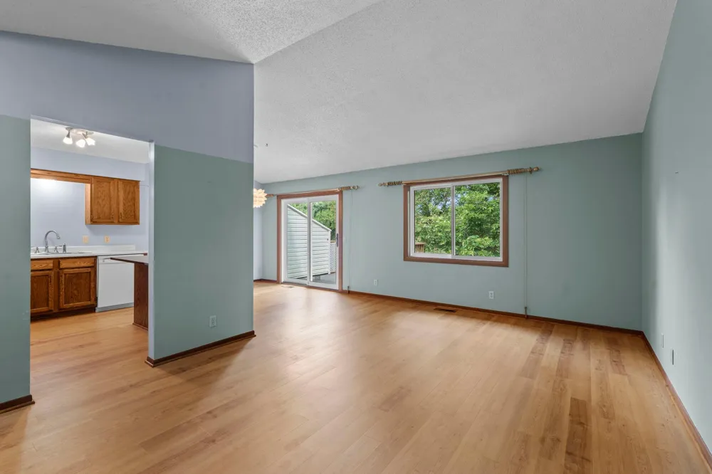 977 Heritage Court E Vadnais Heights, MN 55127