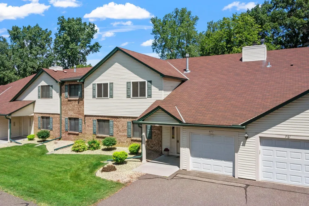 977 Heritage Court E Vadnais Heights, MN 55127