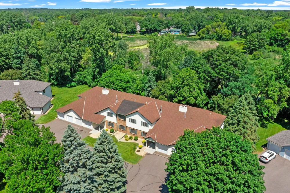 977 Heritage Court E Vadnais Heights, MN 55127