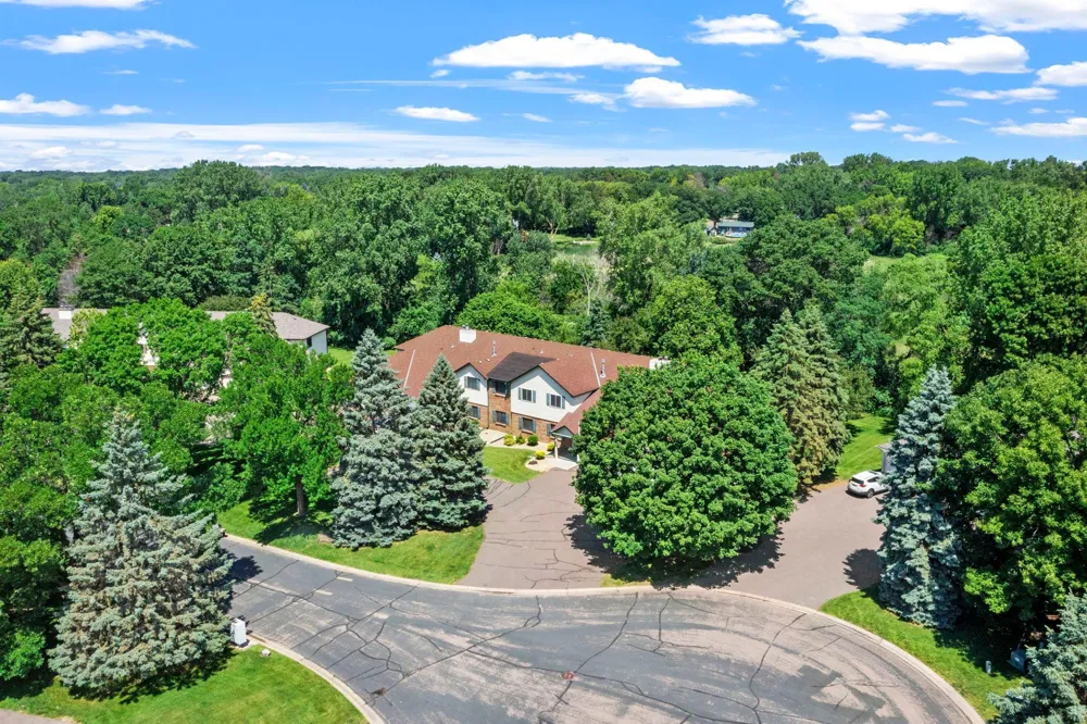 977 Heritage Court E Vadnais Heights, MN 55127