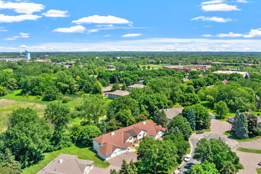 977 Heritage Court E Vadnais Heights, MN 55127