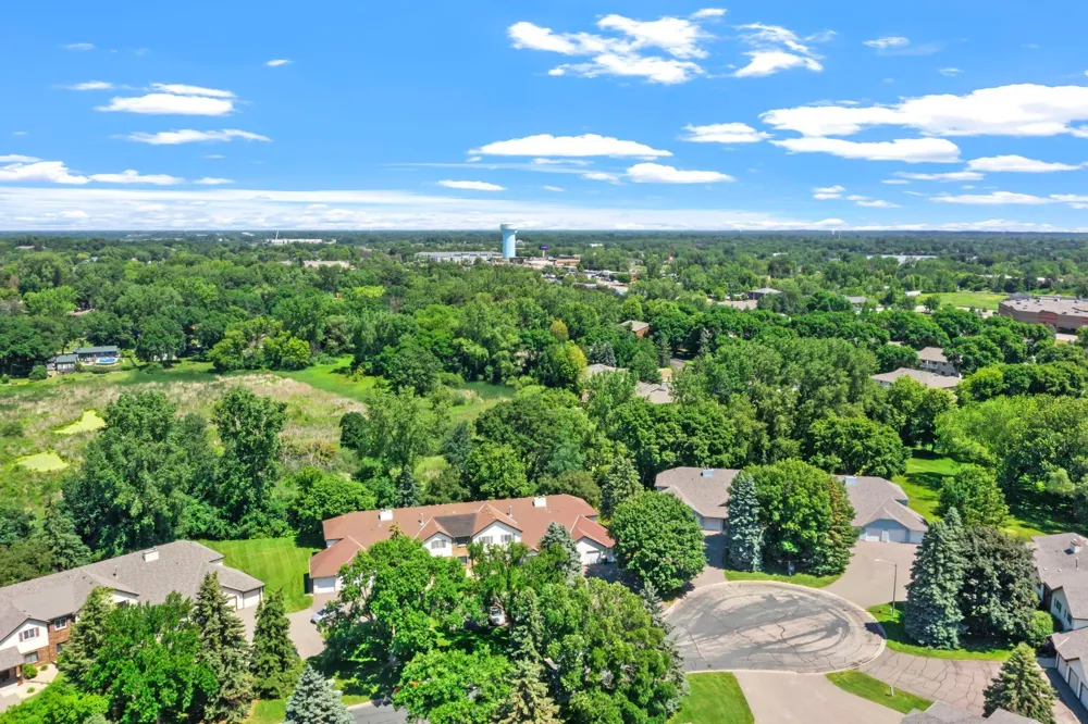 977 Heritage Court E Vadnais Heights, MN 55127