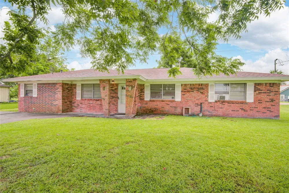 1421 Avenue S Freeport, TX 77541