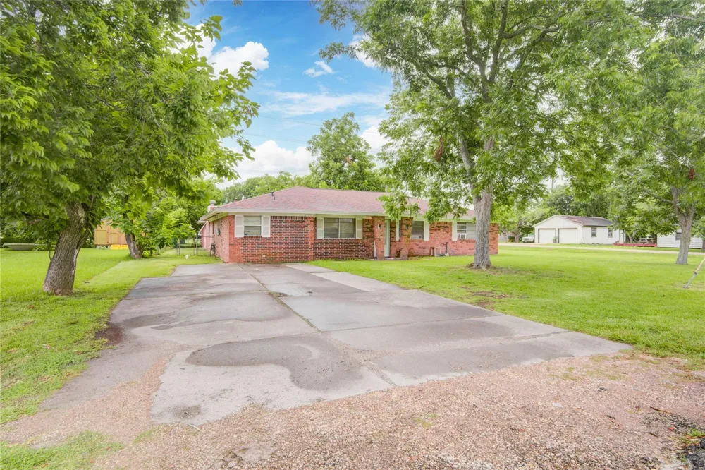 1421 Avenue S Freeport, TX 77541