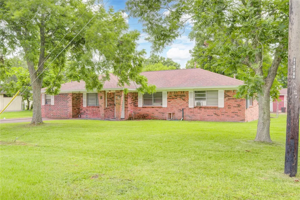 1421 Avenue S Freeport, TX 77541