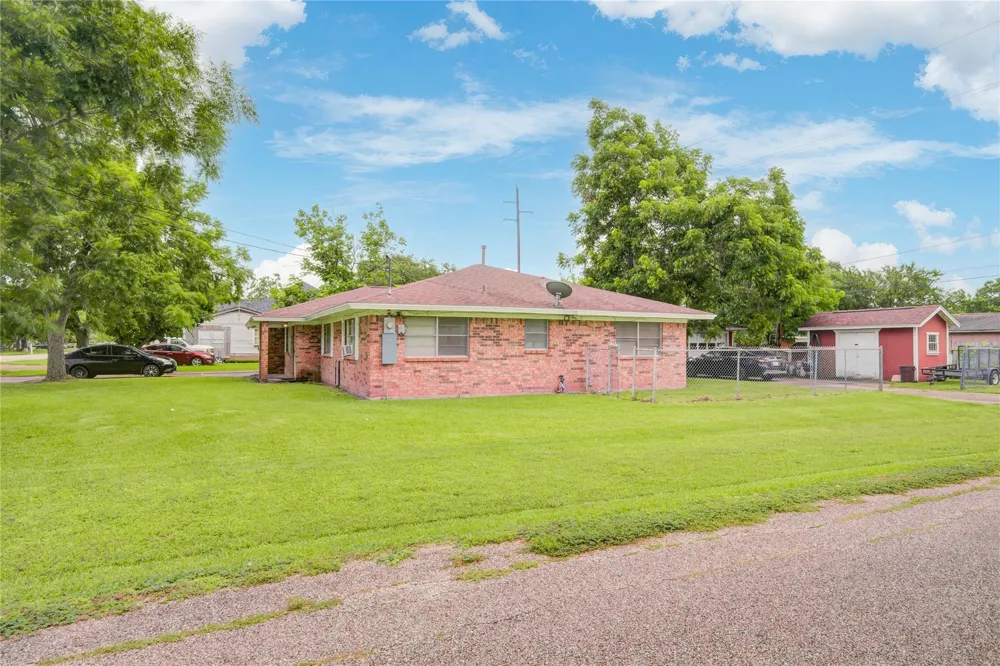 1421 Avenue S Freeport, TX 77541