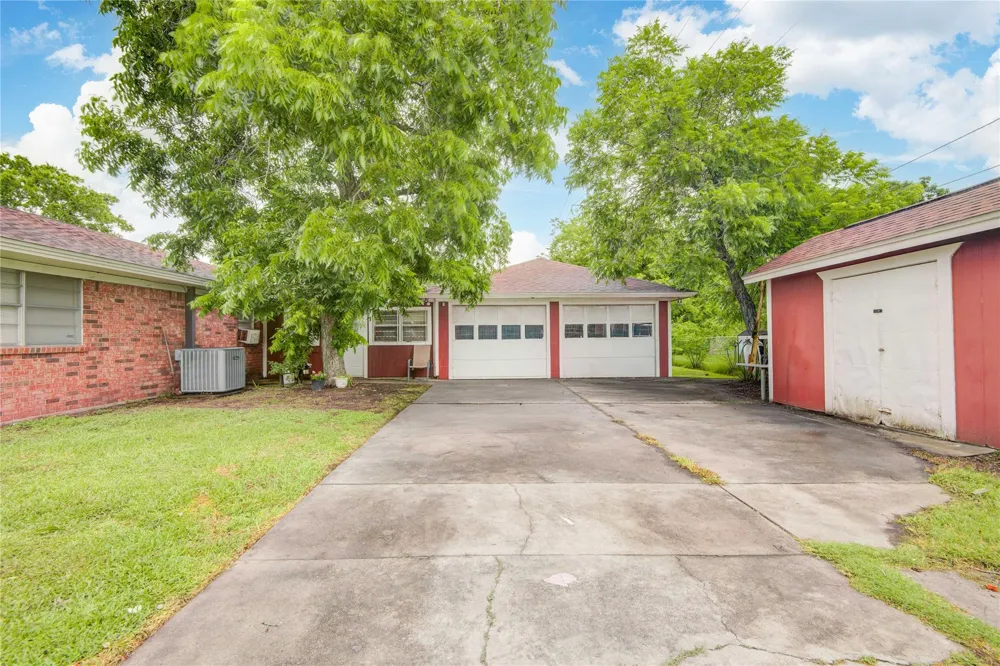 1421 Avenue S Freeport, TX 77541