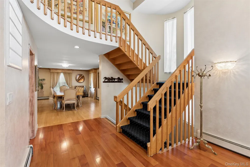 2 Greenwood Lane Woodbury, NY 11797