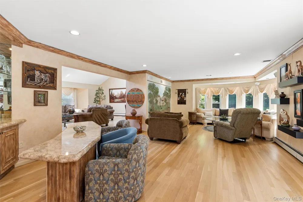 2 Greenwood Lane Woodbury, NY 11797