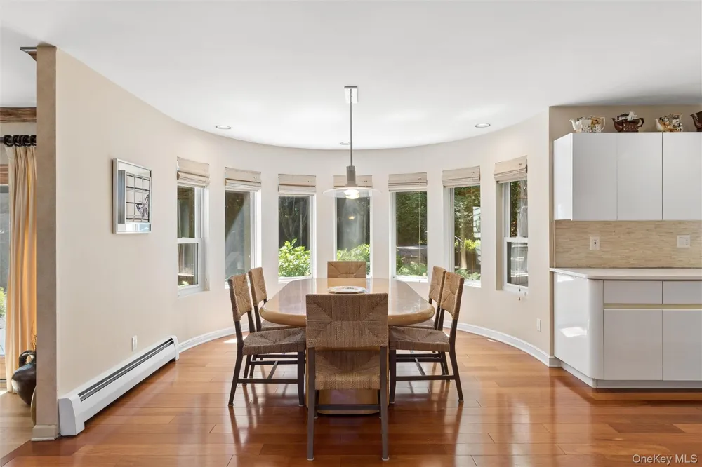 2 Greenwood Lane Woodbury, NY 11797