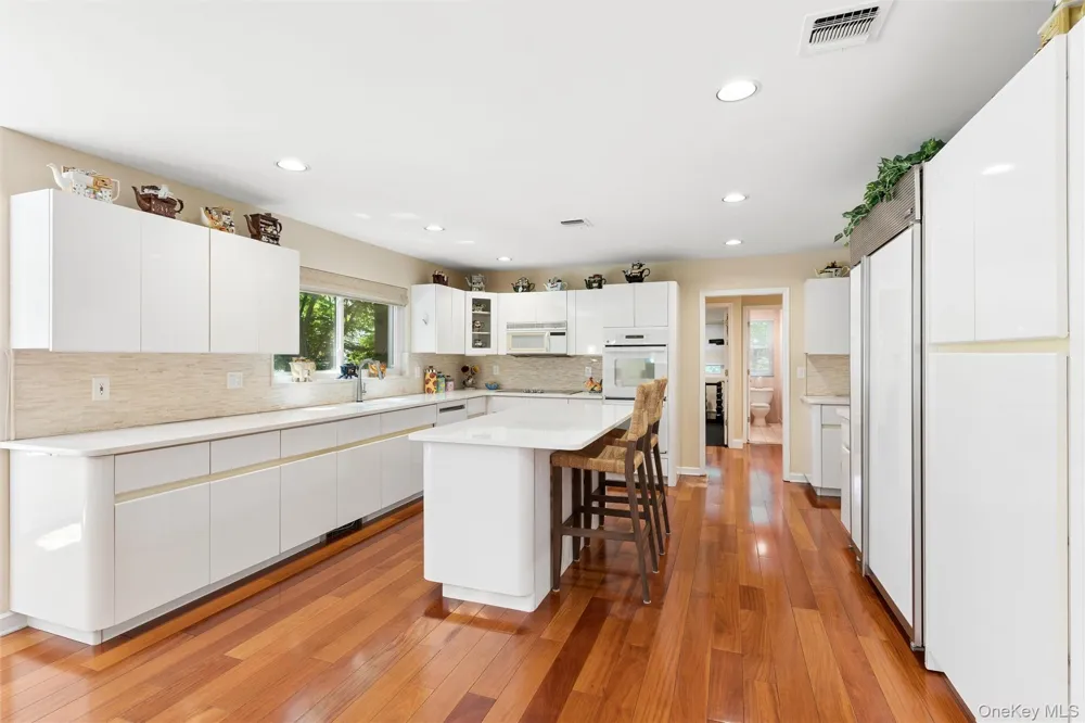 2 Greenwood Lane Woodbury, NY 11797