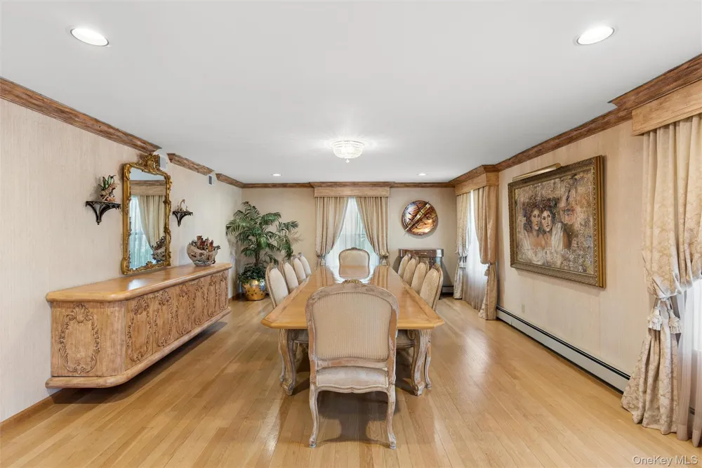 2 Greenwood Lane Woodbury, NY 11797
