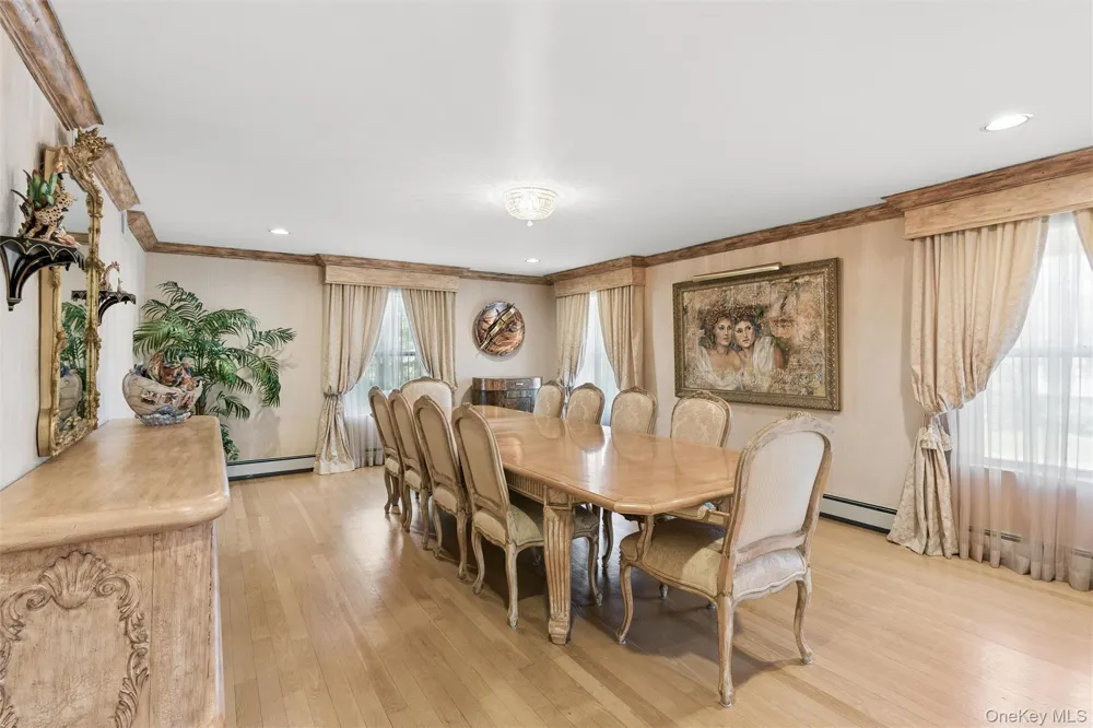 2 Greenwood Lane Woodbury, NY 11797