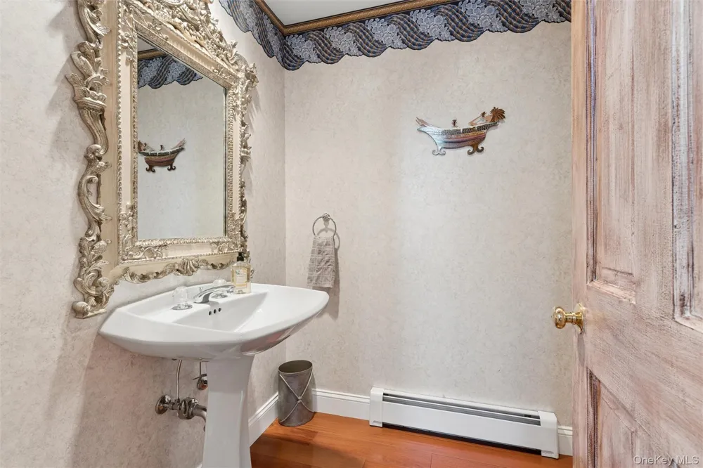 2 Greenwood Lane Woodbury, NY 11797