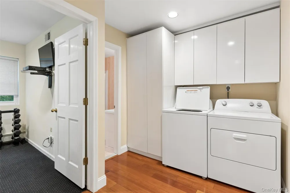2 Greenwood Lane Woodbury, NY 11797