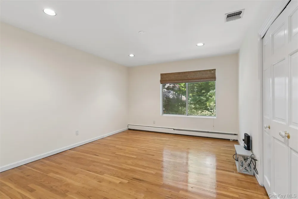 2 Greenwood Lane Woodbury, NY 11797