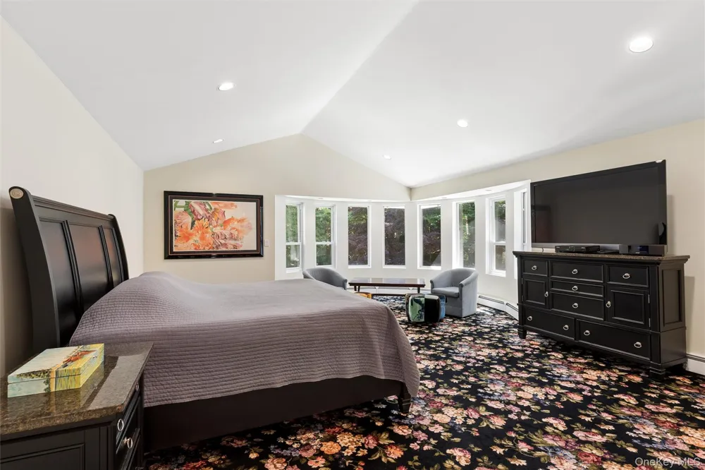 2 Greenwood Lane Woodbury, NY 11797