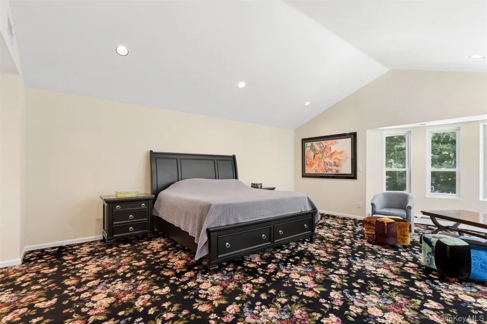 2 Greenwood Lane Woodbury, NY 11797