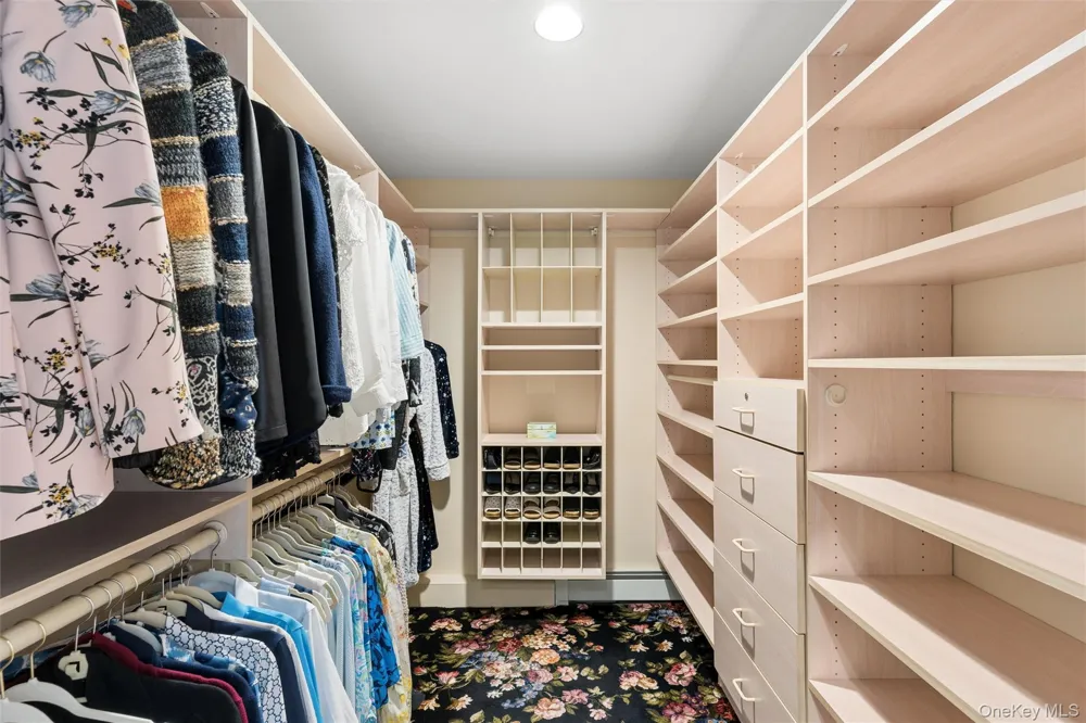 2 Greenwood Lane Woodbury, NY 11797