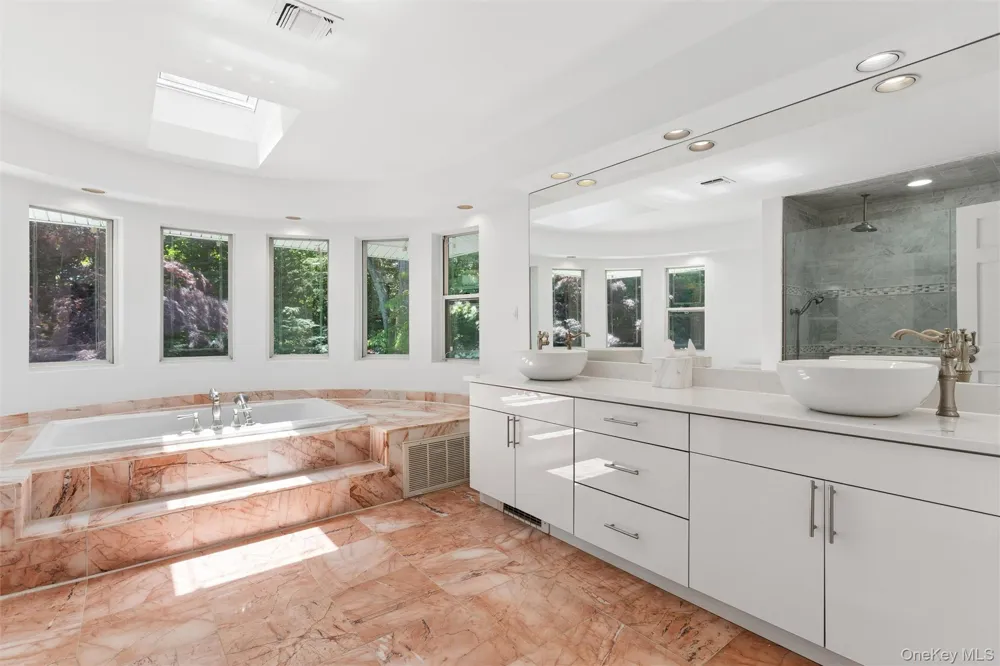2 Greenwood Lane Woodbury, NY 11797