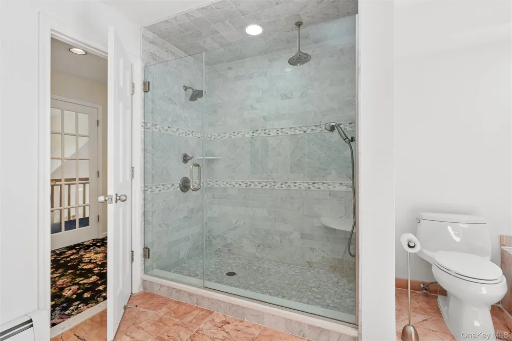 2 Greenwood Lane Woodbury, NY 11797