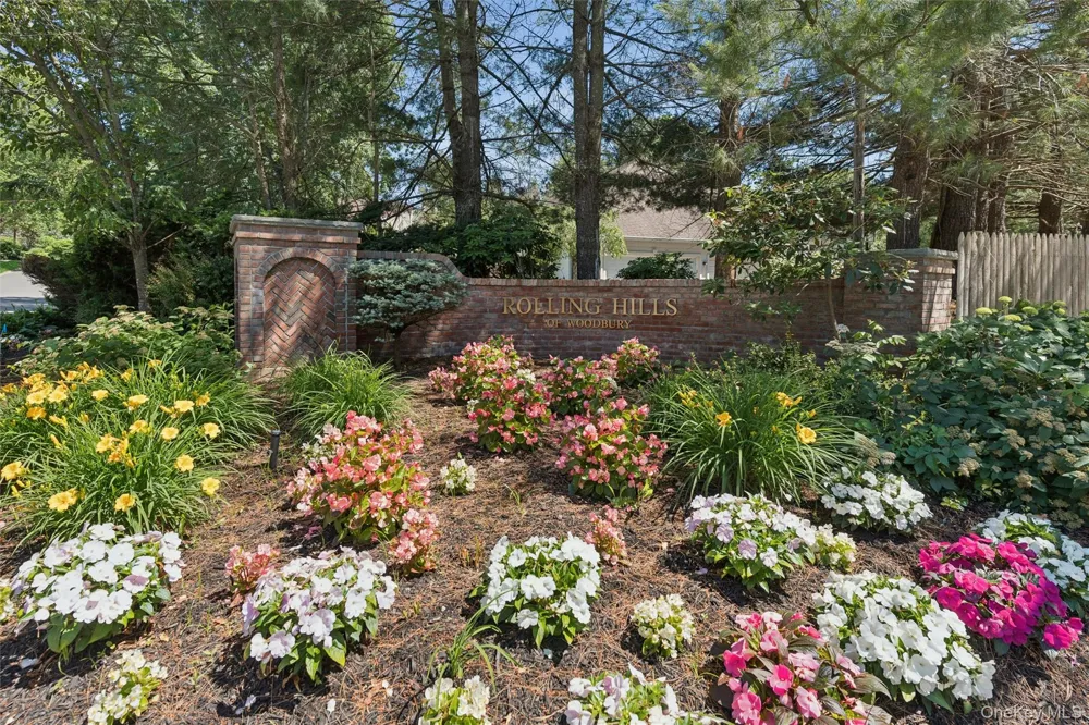 2 Greenwood Lane Woodbury, NY 11797
