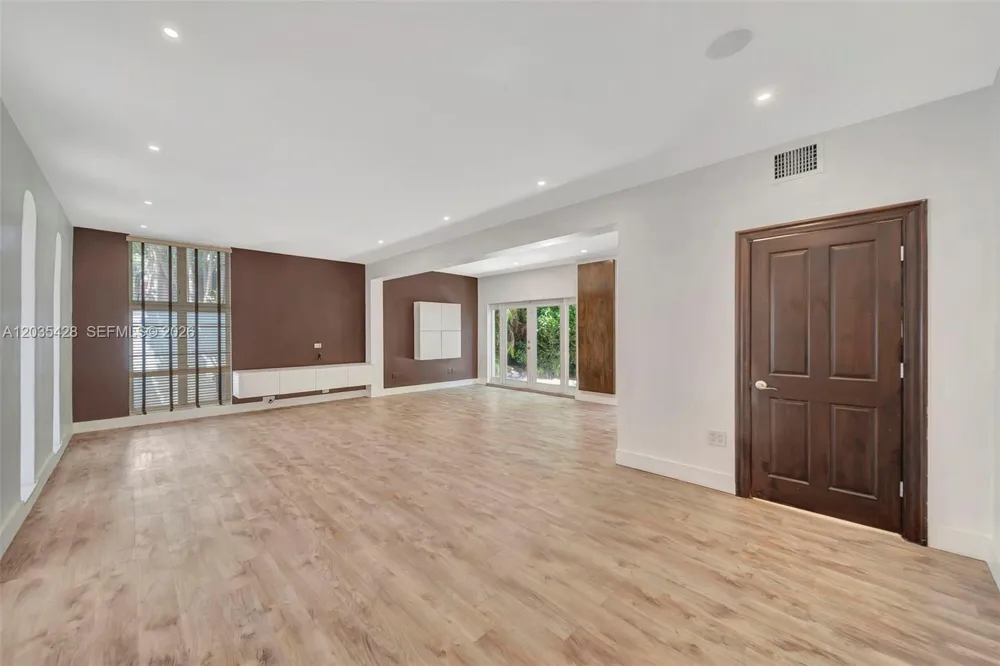 111 S Hibiscus Dr Miami Beach, FL 33139