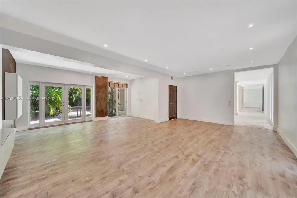 111 S Hibiscus Dr Miami Beach, FL 33139