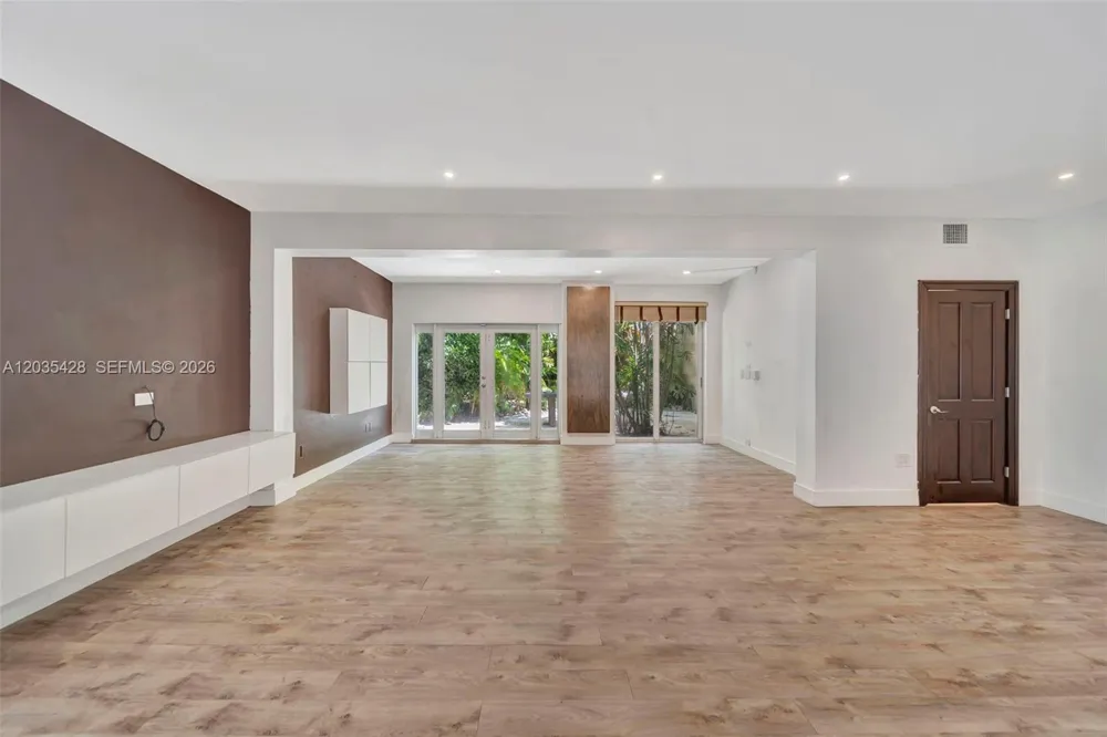 111 S Hibiscus Dr Miami Beach, FL 33139