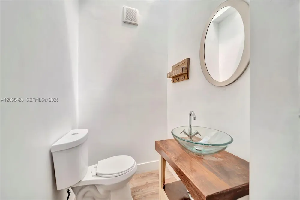111 S Hibiscus Dr Miami Beach, FL 33139