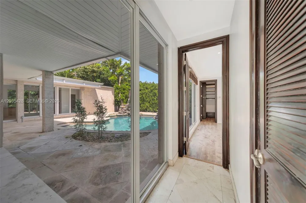 111 S Hibiscus Dr Miami Beach, FL 33139