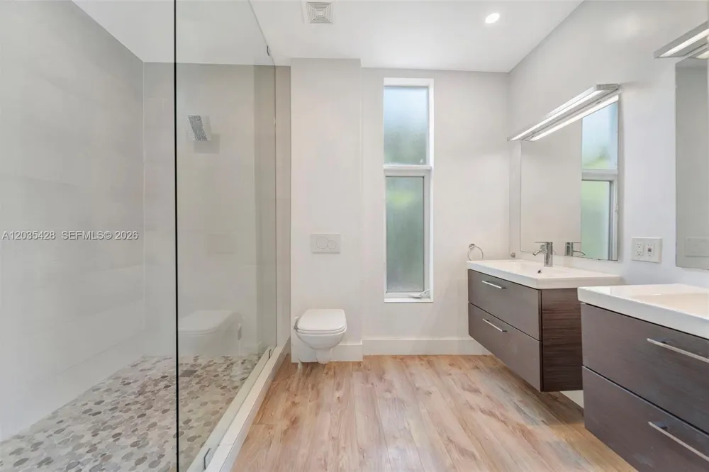 111 S Hibiscus Dr Miami Beach, FL 33139