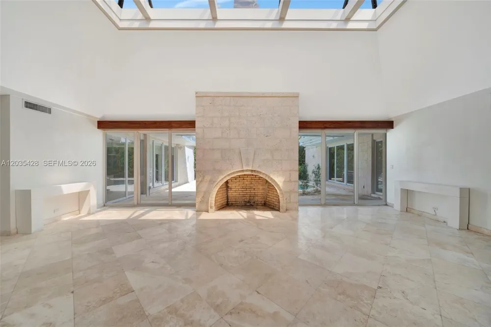 111 S Hibiscus Dr Miami Beach, FL 33139