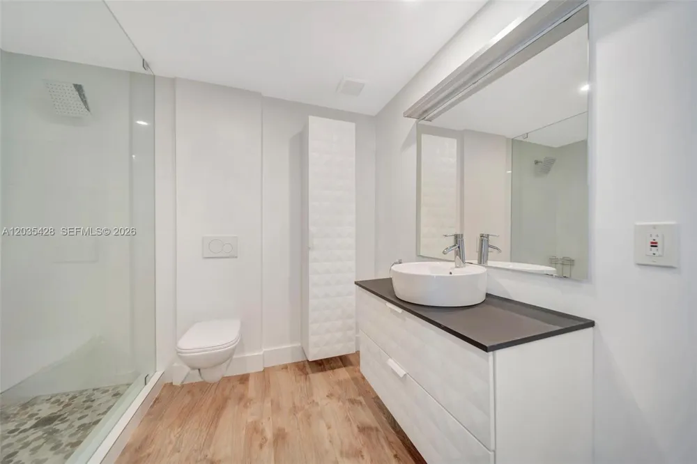 111 S Hibiscus Dr Miami Beach, FL 33139