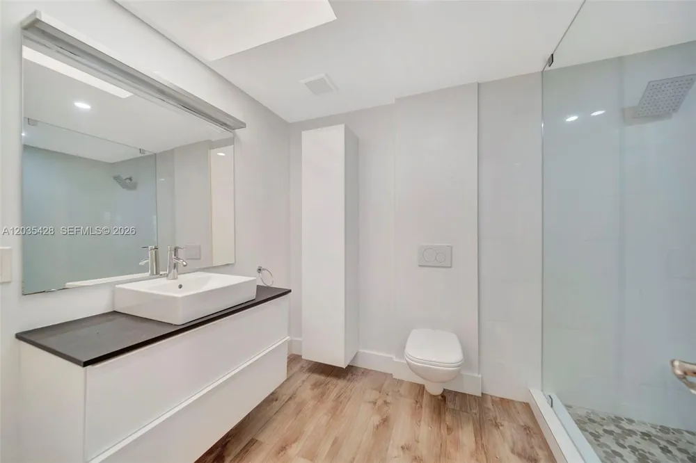 111 S Hibiscus Dr Miami Beach, FL 33139