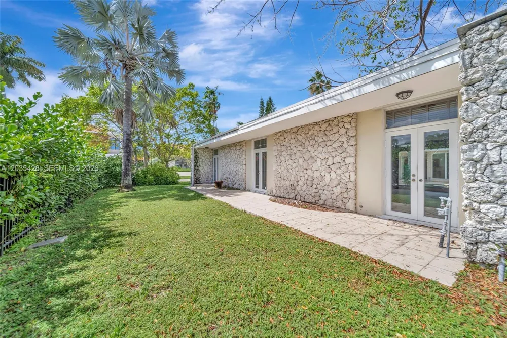 111 S Hibiscus Dr Miami Beach, FL 33139