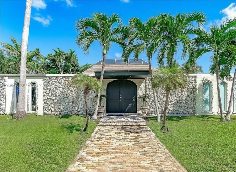 111 S Hibiscus Dr Miami Beach, FL 33139