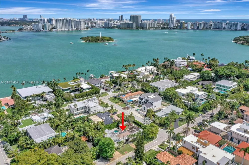 111 S Hibiscus Dr Miami Beach, FL 33139