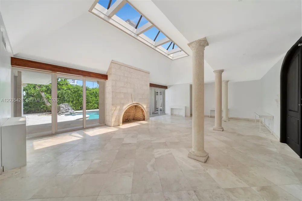 111 S Hibiscus Dr Miami Beach, FL 33139